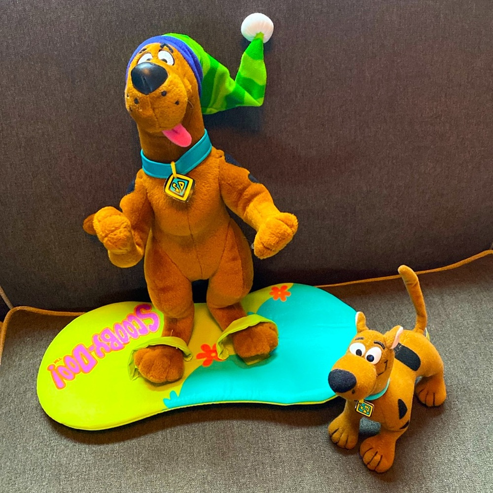 Scooby Doo!!  Vintage 1998 and 1999 set!!🐾